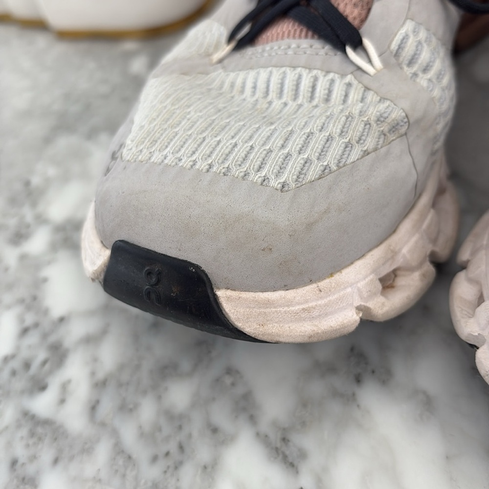 ON Women's Cloudflyer Running Shoes - Picture 8 of 11